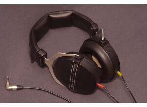 Beyerdynamic DT 220 (44597)