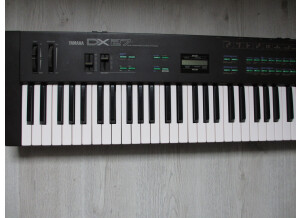 Yamaha DX27 (43801)