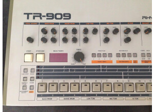 Roland TR-909 (61615)