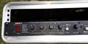 crossover ASHLY XR1000 2 voies stéréo/3 voies mono