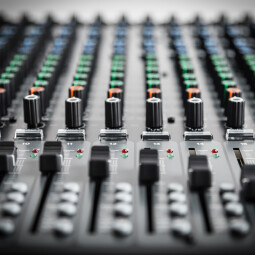 RCF E24 : 011 E24 closeup2 gallery RCF E24 : 011 E24 closeup2 gallery