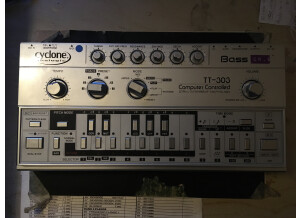 Cyclone Analogic Bass Bot TT-303 (51394)