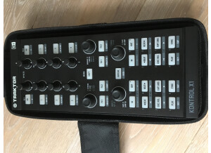 Native Instruments Traktor Kontrol X1 (80911)