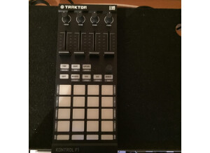 Native Instruments Traktor Kontrol F1 (66334)