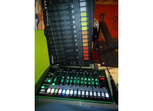 Roland TR-8 (9615)