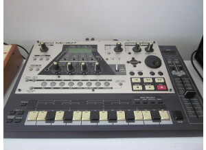 Roland MC-307 (33075)