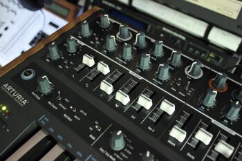 MiniBrute2 2tof 10.JPG MiniBrute2 2tof 10.JPG