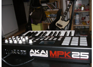 Akai MPK25 (85572)