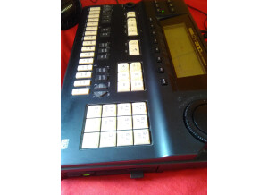 Yamaha QY300 (82527)