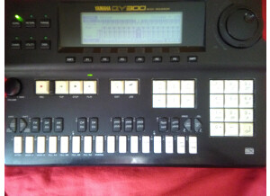 Yamaha QY300 (27735)