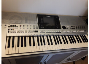 15298674836941463568916