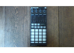 Native Instruments Traktor Kontrol F1 (89869)