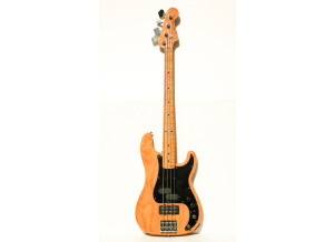 Fender Precision 1977 Custom 01