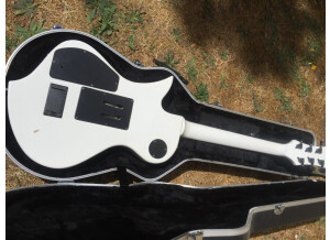 Fernandes Ravelle Deluxe Tremolo Sustainer - Snow White (66145)