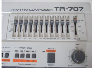 Roland TR-707 (46960)