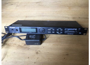 Alesis QSR