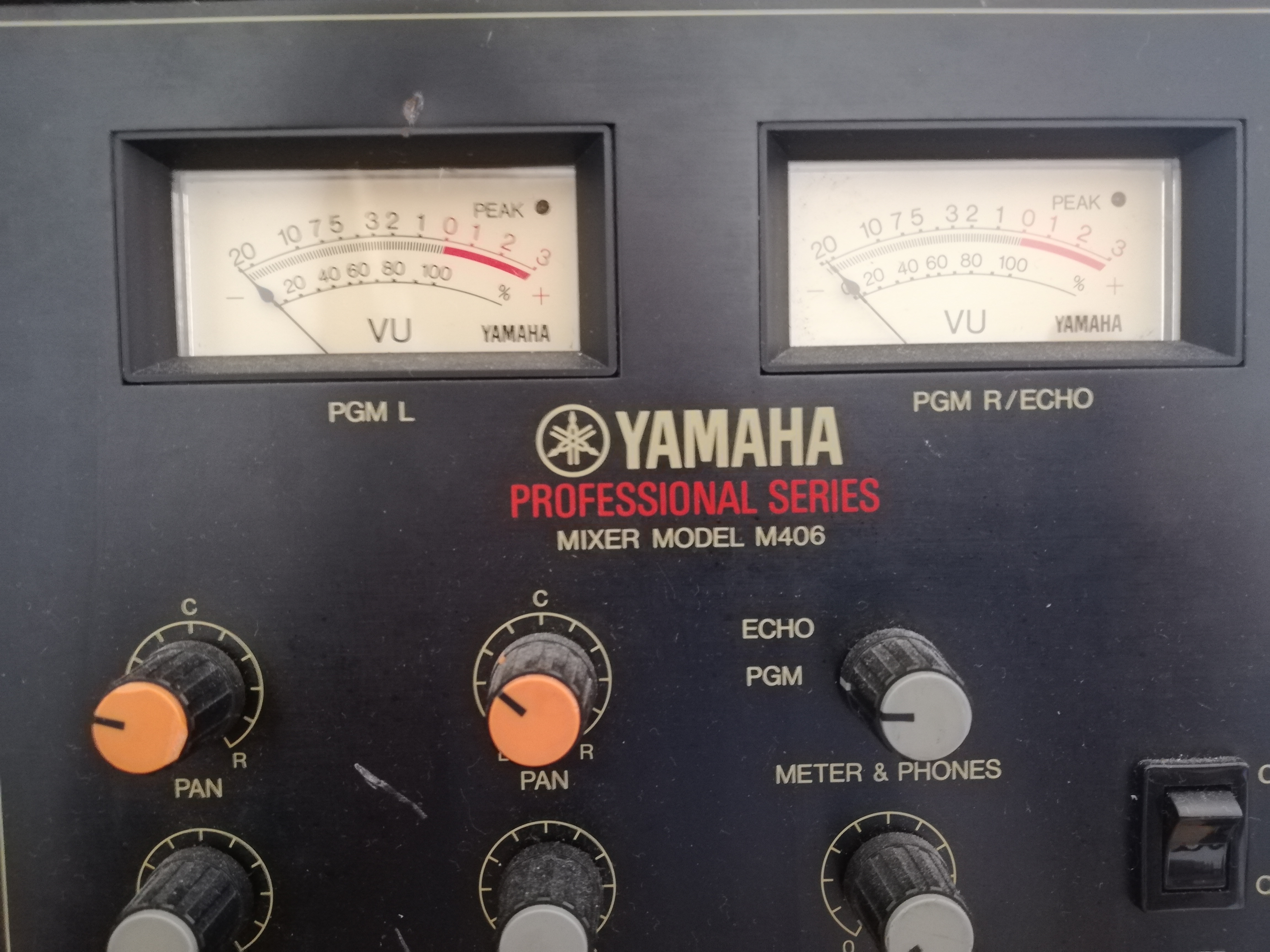 Pictures and images Yamaha M406 - Audiofanzine