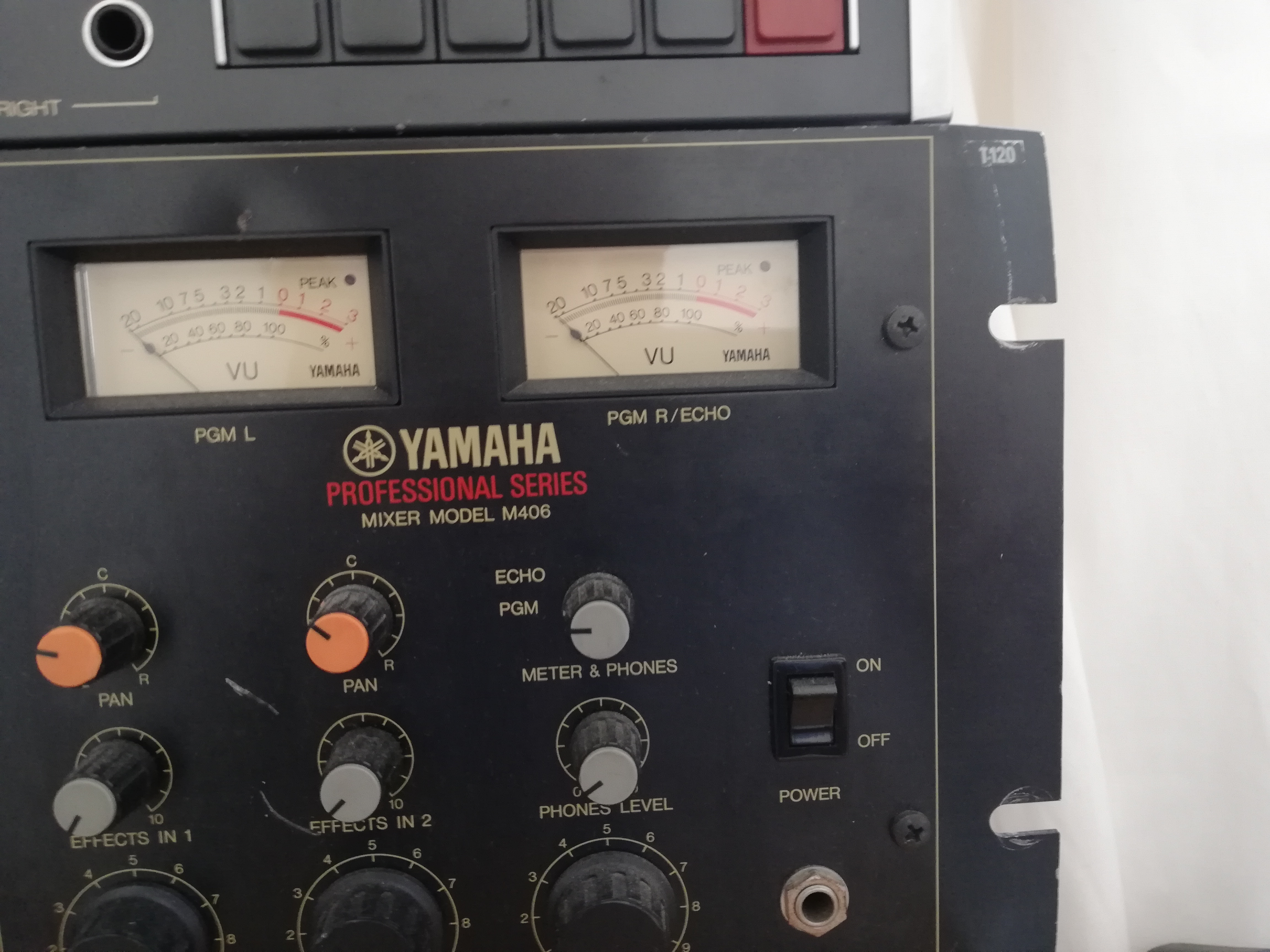 Pictures and images Yamaha M406 - Audiofanzine