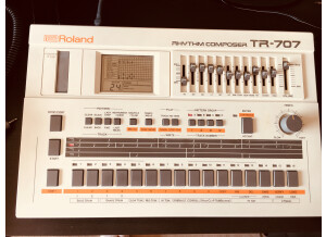 Roland TR-707 (22039)