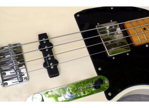Squier Vintage Modified Cabronita Precision Bass (23432)