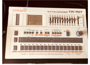 Roland TR-707 (36668)