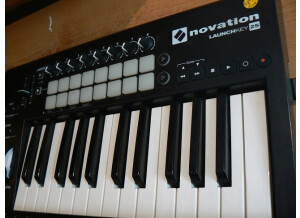 NOVATION LAUNCHEY 25 3 2.JPG