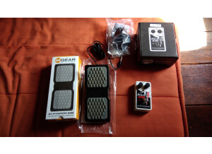 Photo EHX PitchFork et M GEAR expression pedal