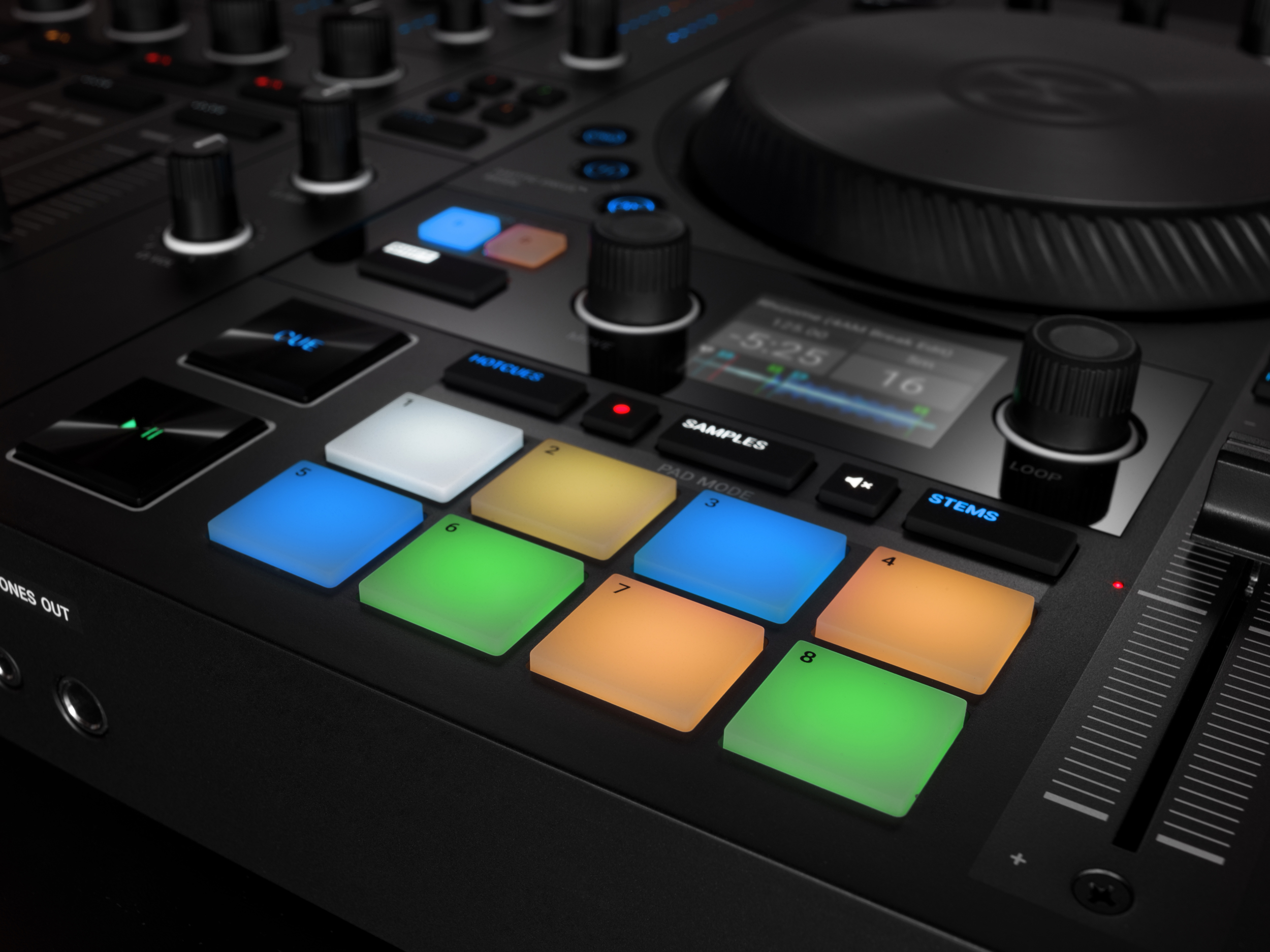 Native Instruments Traktor Kontrol S4 mk3 : TRAKTOR KONTROL S4 MK3 pads 2
