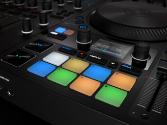 Native Instruments Traktor Kontrol S4 mk3 : TRAKTOR KONTROL S4 MK3 pads 2 Native Instruments Traktor Kontrol S4 mk3 : TRAKTOR KONTROL S4 MK3 pads 2