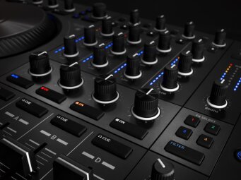 Native Instruments Traktor Kontrol S4 mk3 : TRAKTOR KONTROL S4 MK3 mixer Native Instruments Traktor Kontrol S4 mk3 : TRAKTOR KONTROL S4 MK3 mixer