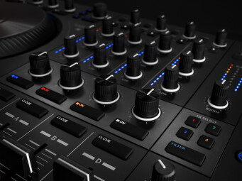 Native Instruments Traktor Kontrol S4 mk3 : TRAKTOR KONTROL S4 MK3 mixer Native Instruments Traktor Kontrol S4 mk3 : TRAKTOR KONTROL S4 MK3 mixer