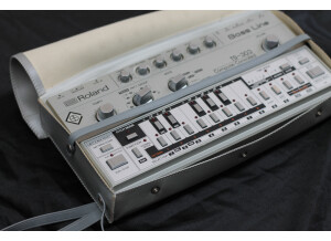 Roland TR-909 (40705)