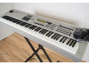 Yamaha-MO8-88-key-keyboard-synthesizer-for-parts-repair