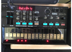 Korg-Volca-FM-synthesizer-with-AC-power-adapter