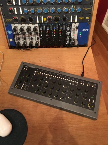 1_Photo Console 1 Desk.JPG 1_Photo Console 1 Desk.JPG