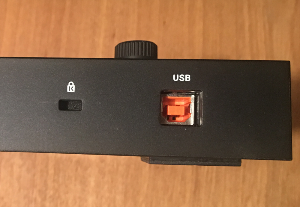 Native Instruments Maschine Mikro mk3 : arriere