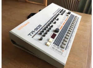Roland TR-909 (22210)