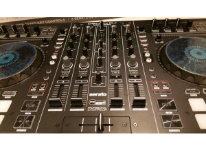 Denon DJ MC7000 (11515)