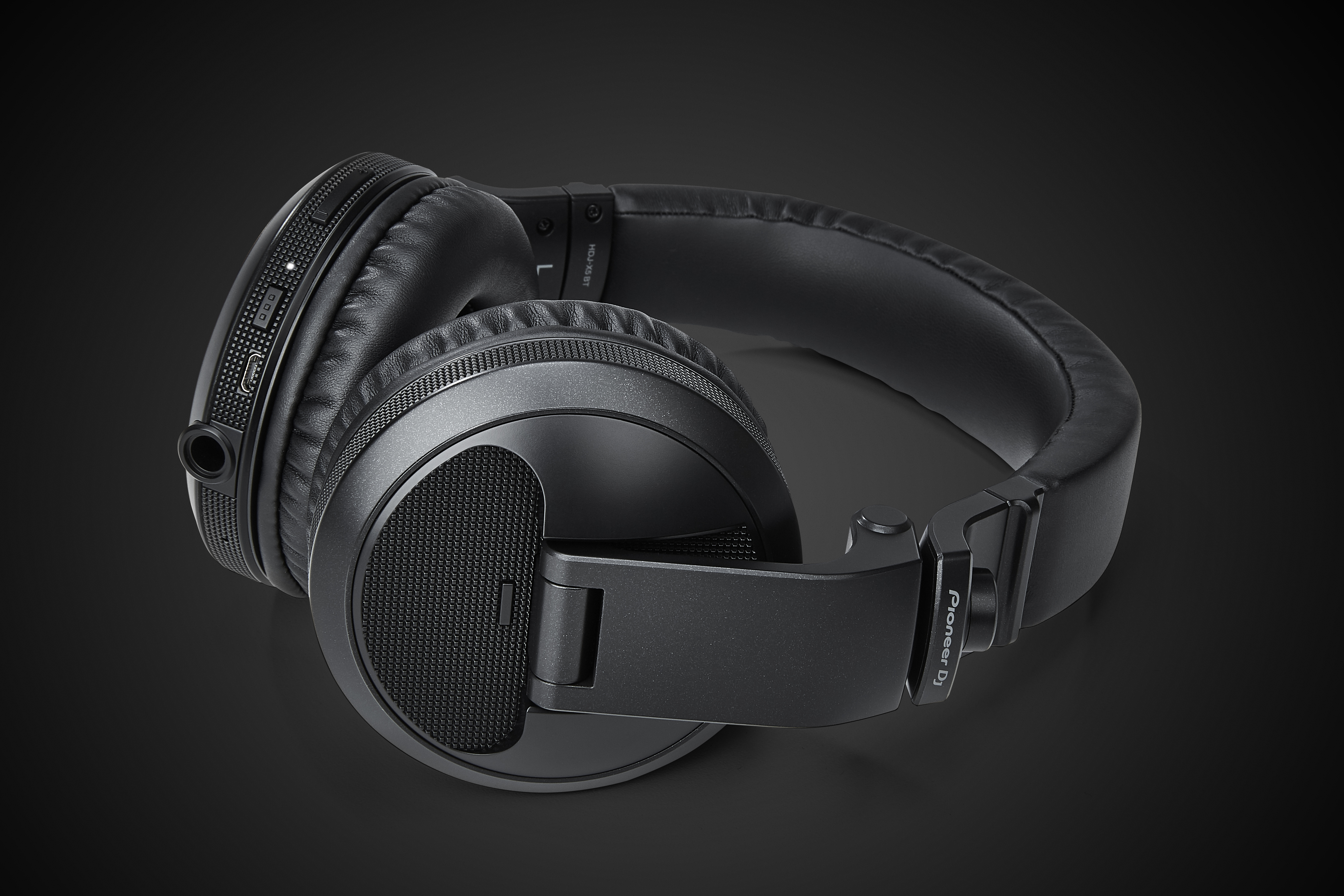 HDJ-X5bt_angle2_Black