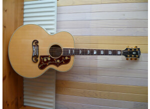 Gibson J-200
