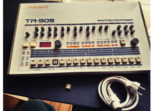Roland TR-909 (80471)
