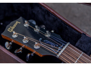 Gibson J-45 Studio_4