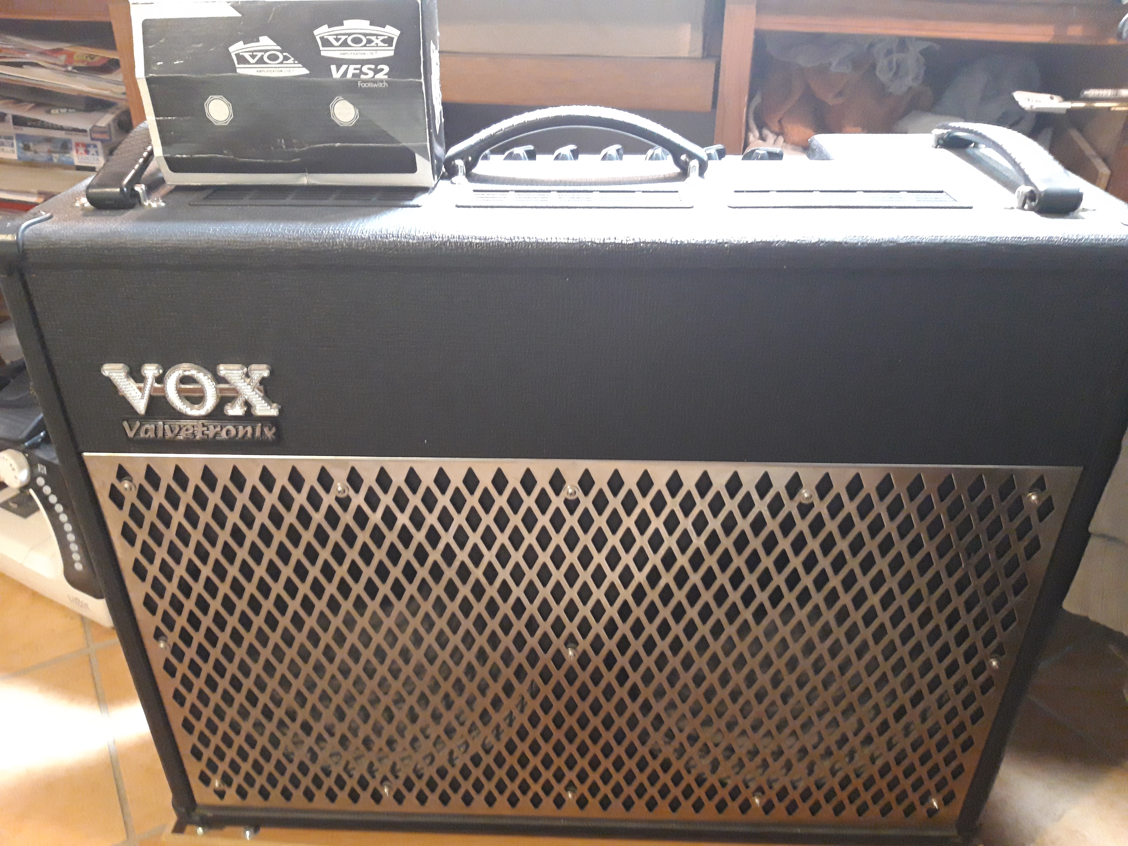 Vends Amplificateur VOX Valvetronix AD 100