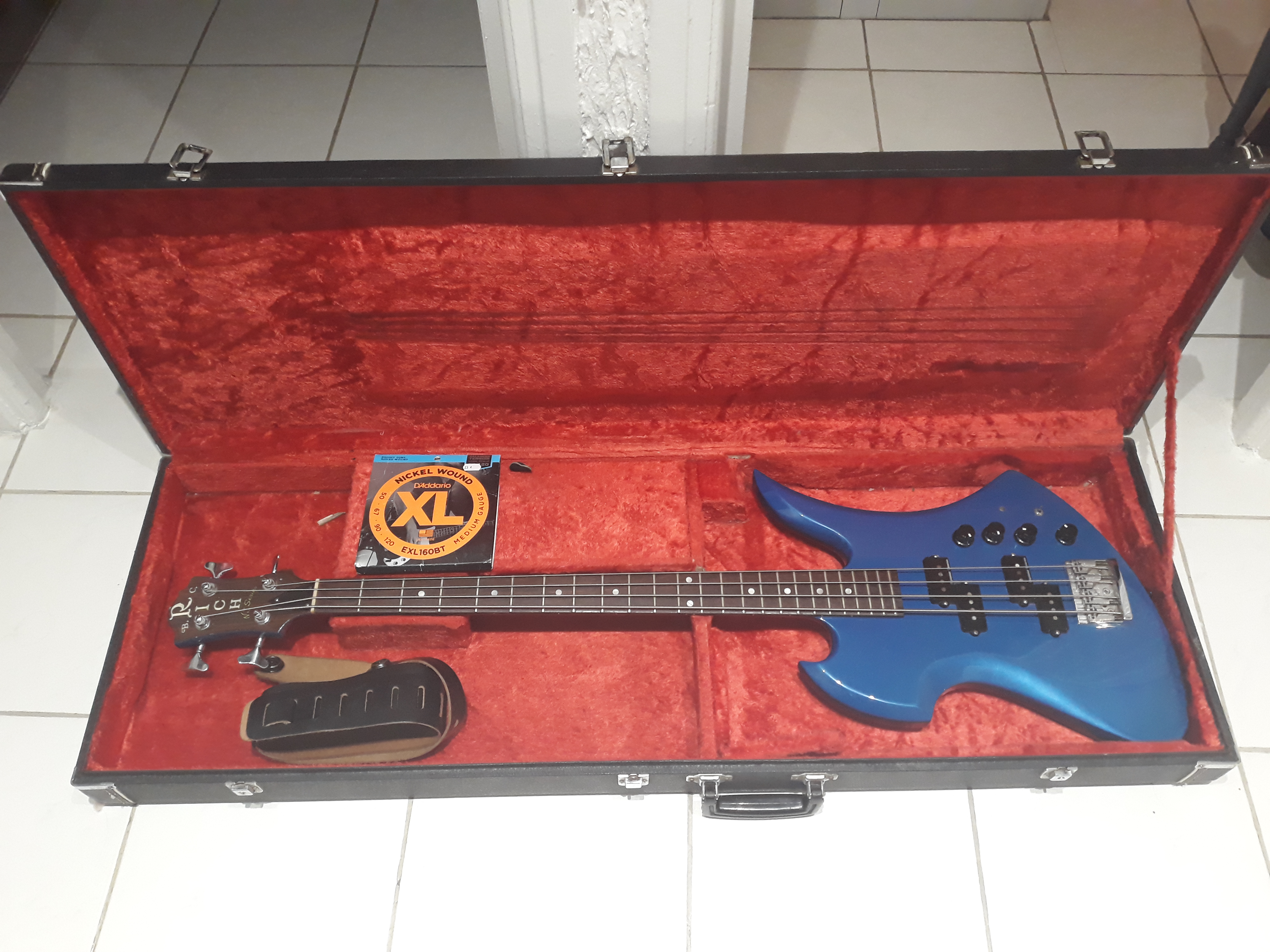 B.C. Rich NJ Mockingbird Bass