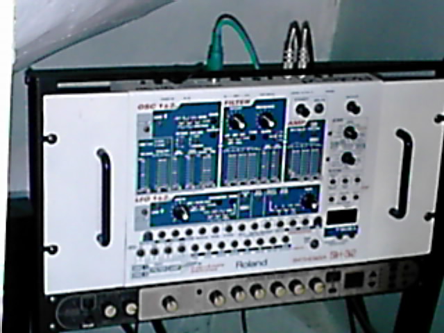 Roland SH-32
