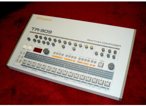 Roland TR-909 (9502)