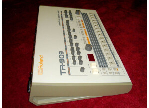 Roland TR-909 (40266)
