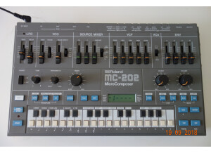 Roland MC-202 (80333)