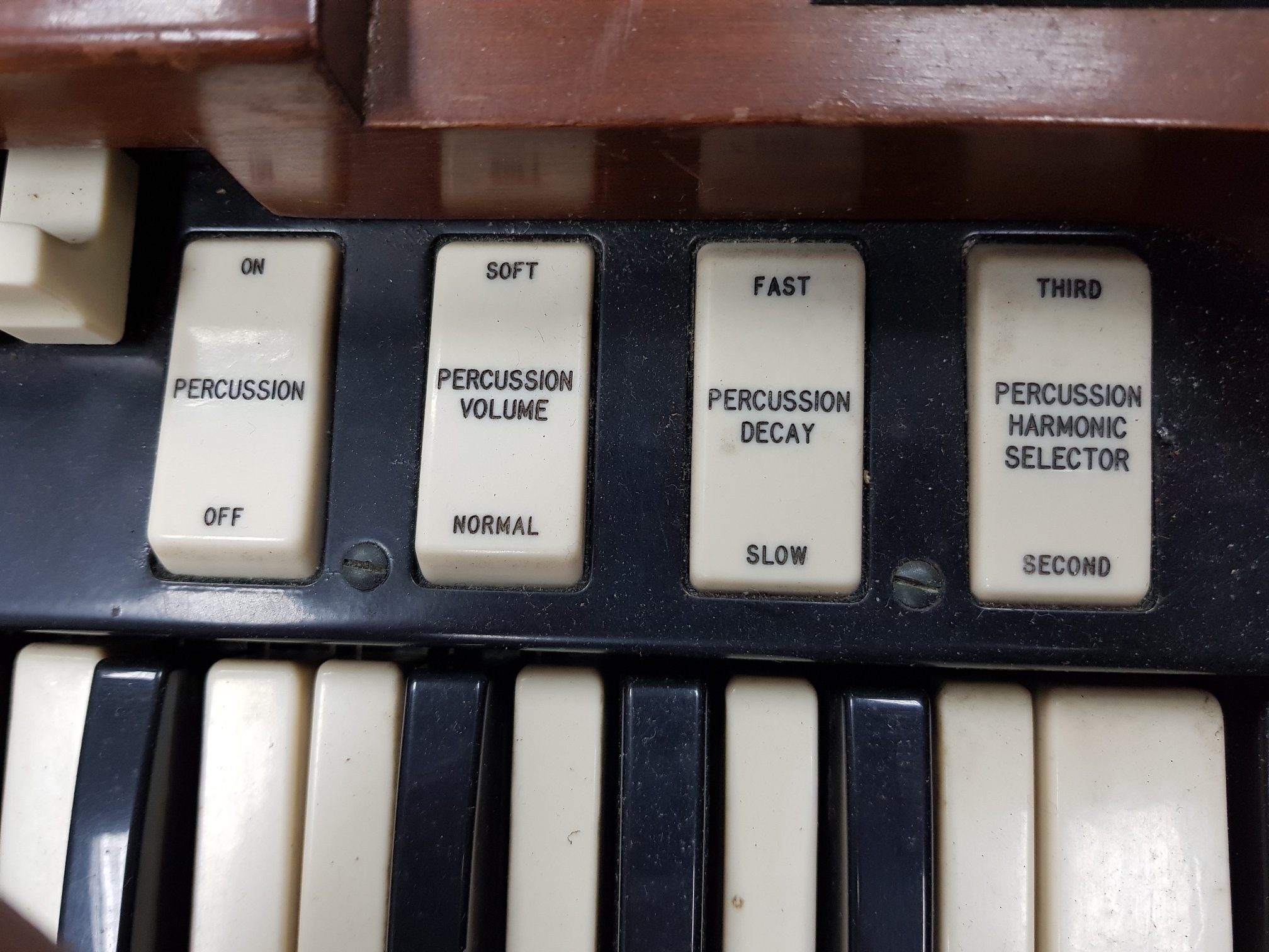 B3 behringer Switches