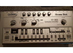 Cyclone Analogic Bass Bot TT-303 (85838)